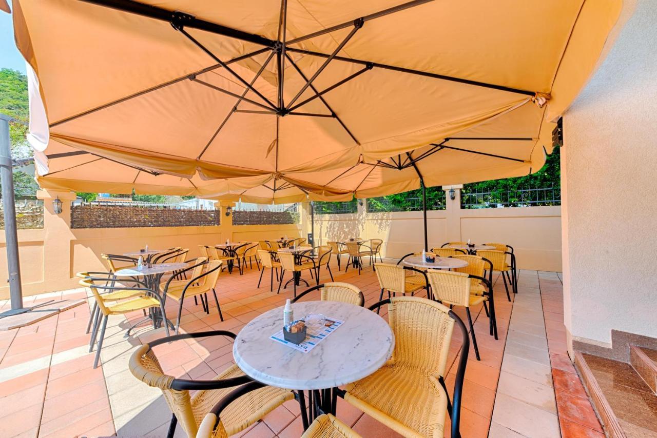 Hotel Dana Čanj Екстериор снимка