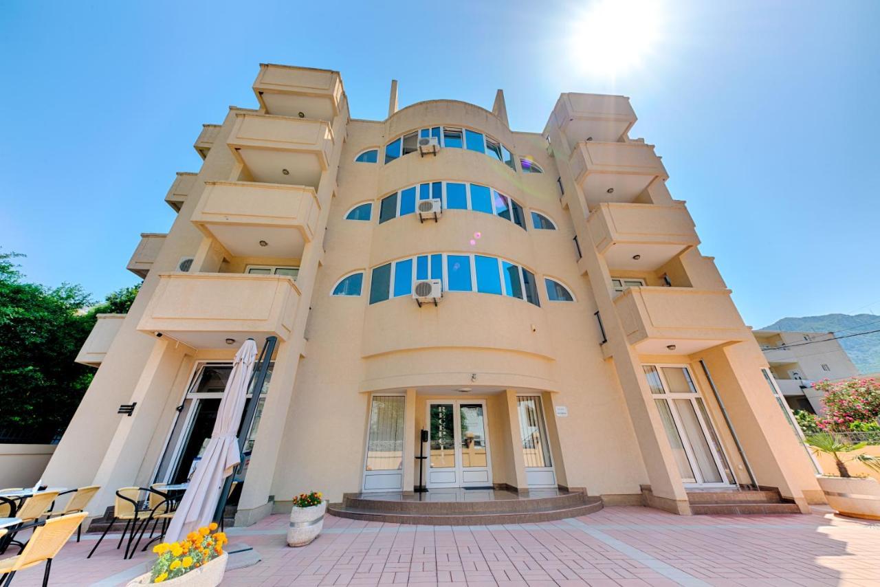 Hotel Dana Čanj Екстериор снимка