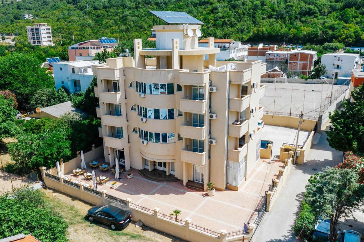 Hotel Dana Čanj Екстериор снимка