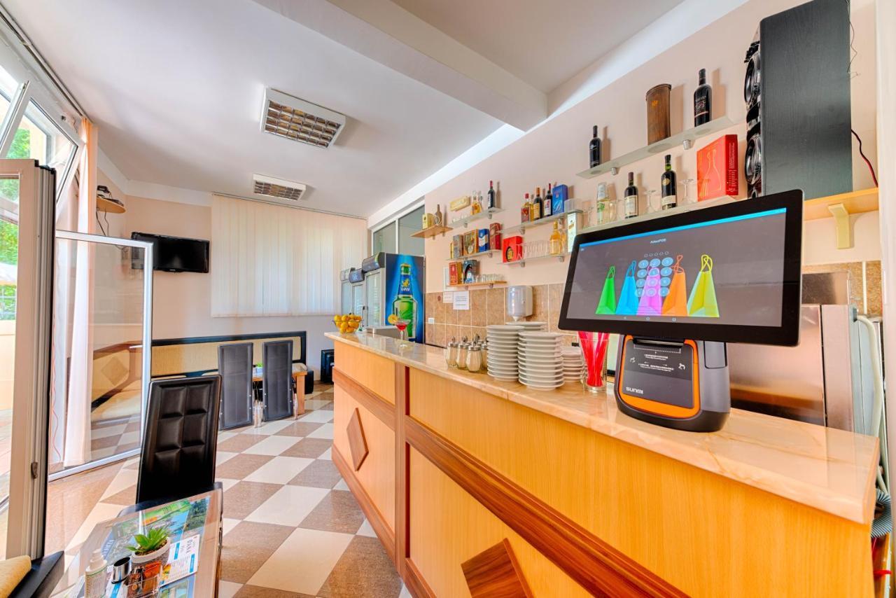 Hotel Dana Čanj Екстериор снимка