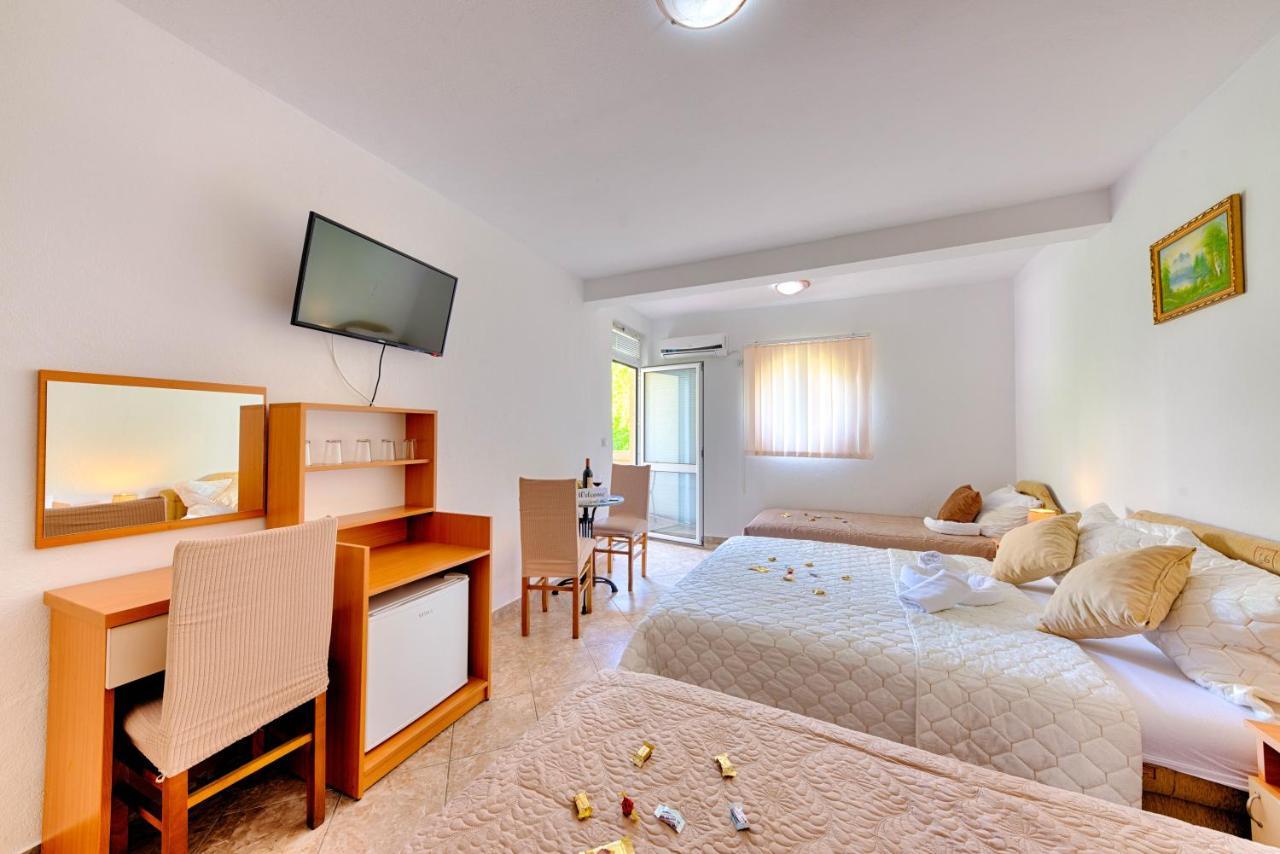 Hotel Dana Čanj Екстериор снимка