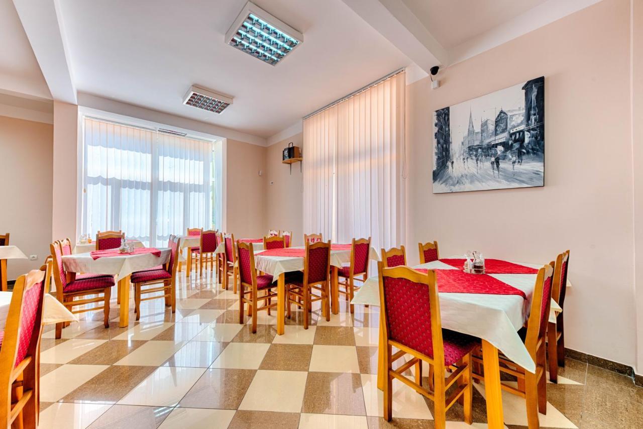 Hotel Dana Čanj Екстериор снимка