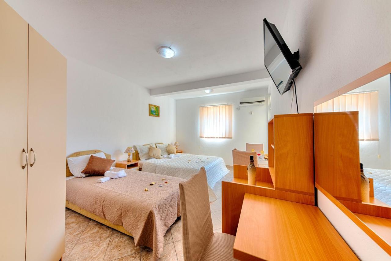 Hotel Dana Čanj Екстериор снимка