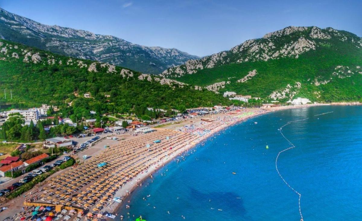 Hotel Dana Čanj Екстериор снимка