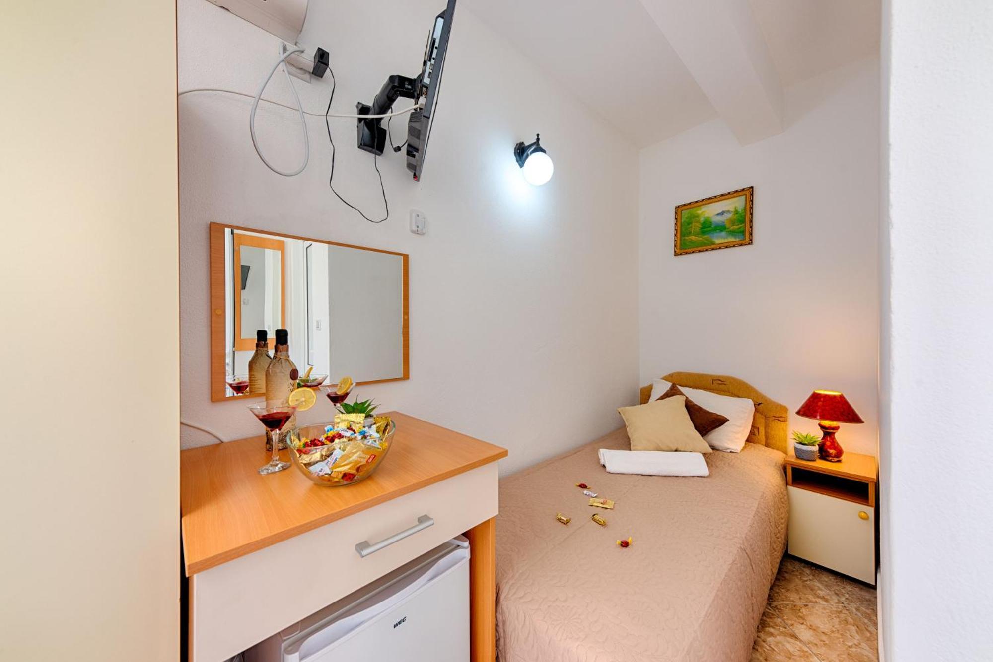 Hotel Dana Čanj Екстериор снимка
