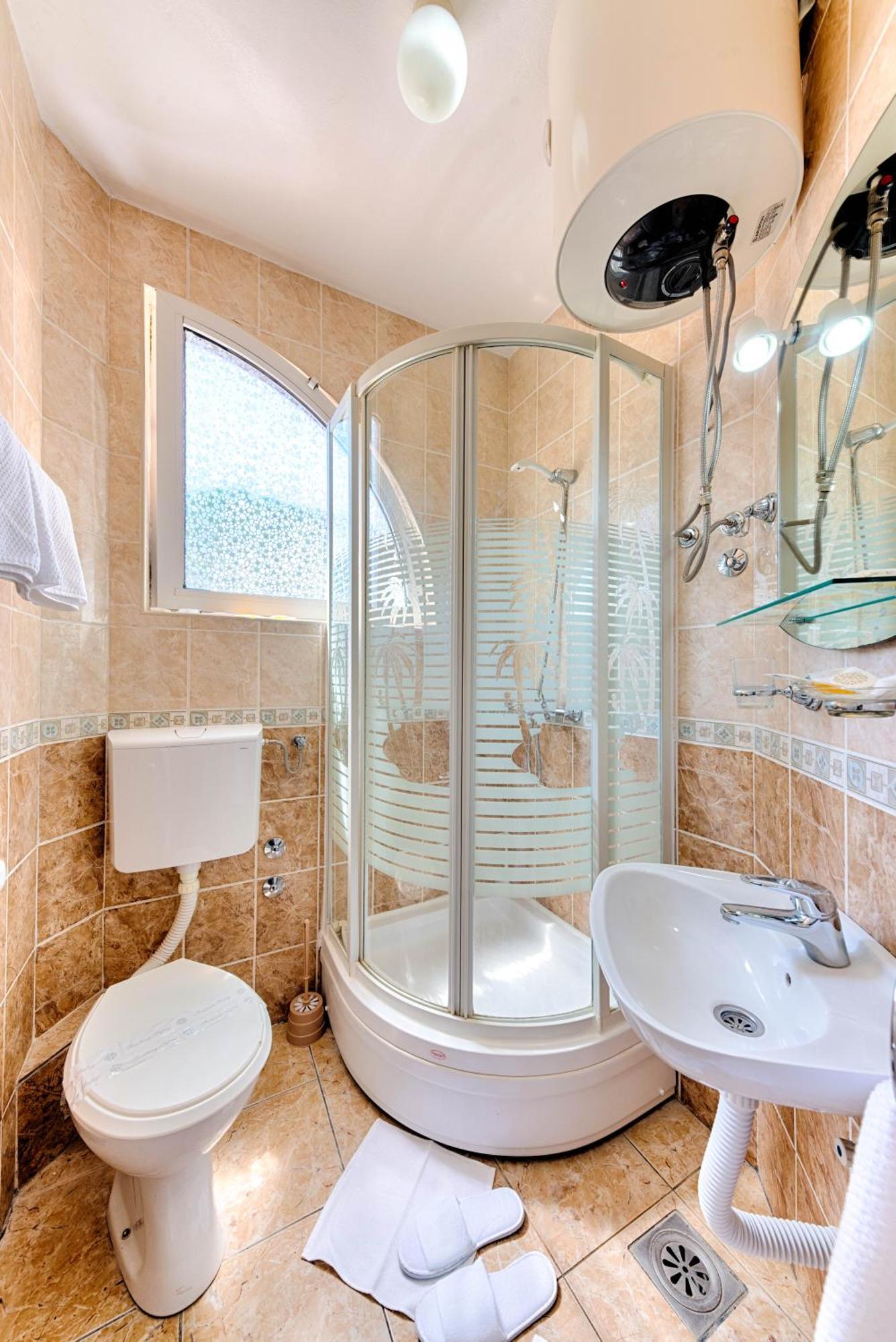 Hotel Dana Čanj Екстериор снимка