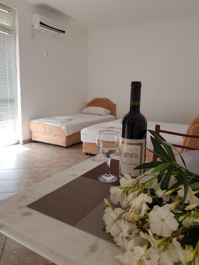 Hotel Dana Čanj Екстериор снимка